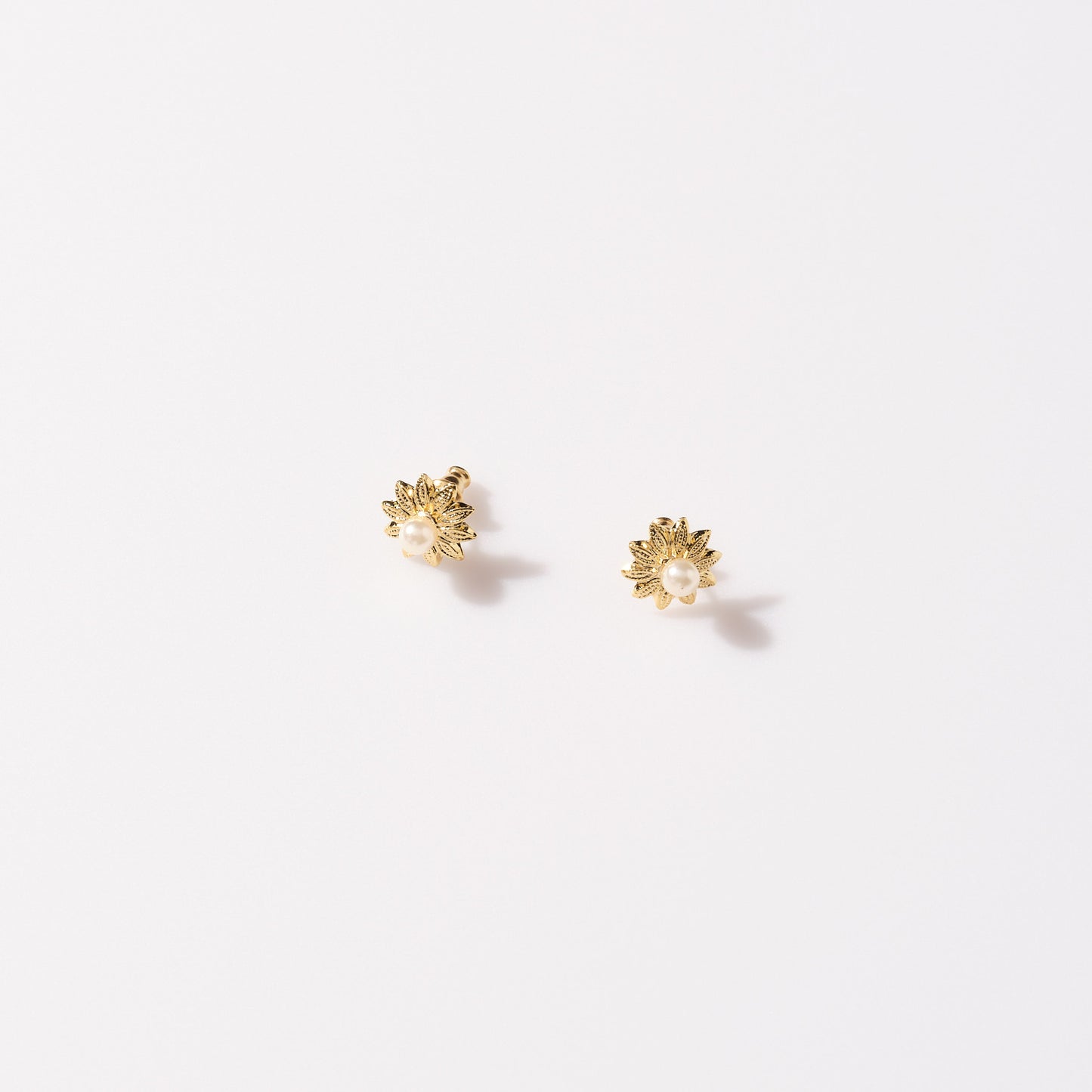 Flower Pearl Studs